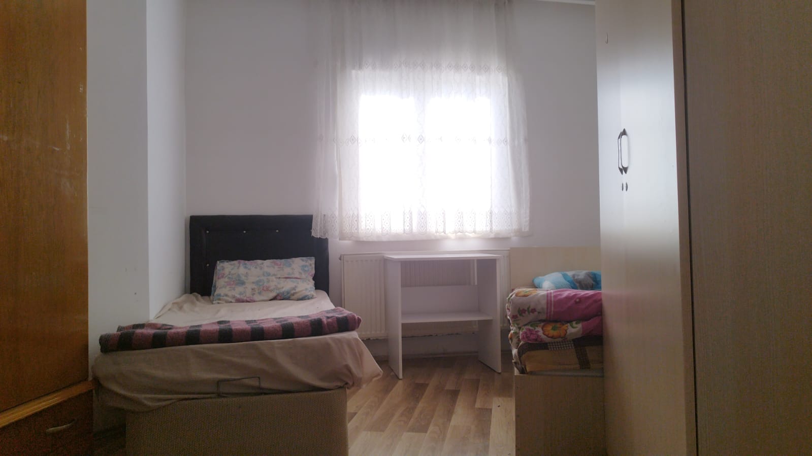 Tadım apartman dairesi modern mutfak görünümü, şık dolaplar, mermer tezgah ve son model beyaz eşyalar